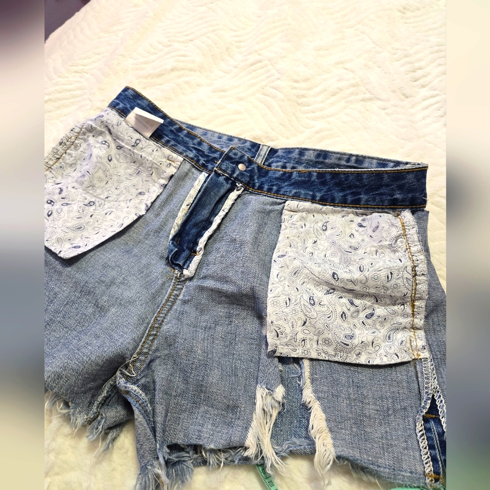 Distressed Blue Denim Women Ripped Shorts. Size 31 - Picture 7 of 8